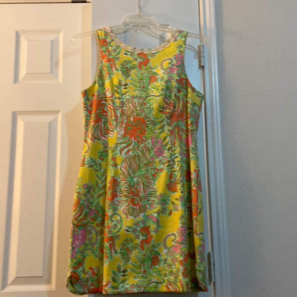 Lovely Lily Pulitzer Size 12 yellow & orange dress with circular details.